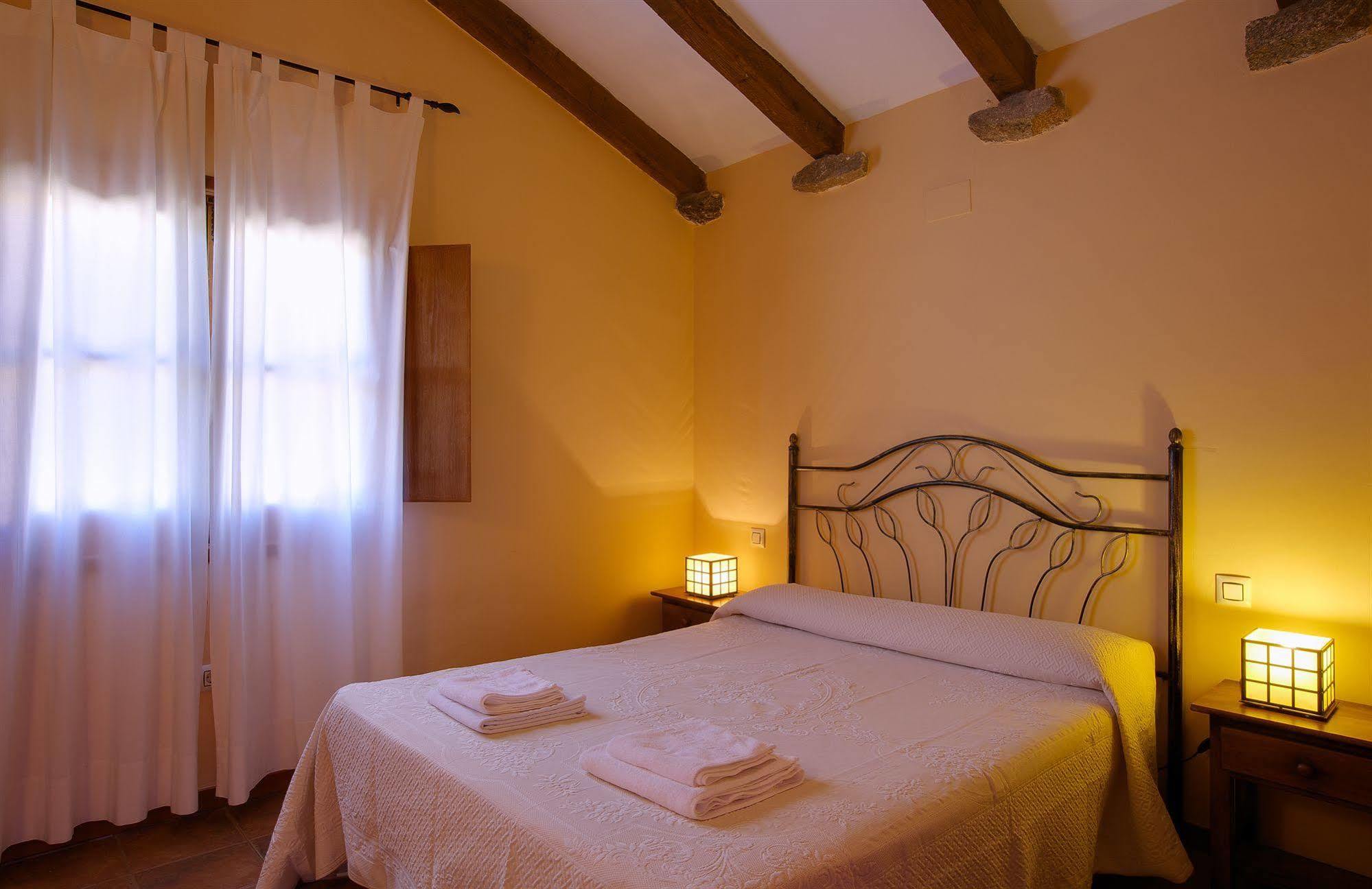 Aroma De Primavera En Casas Rurales Acebuche Casas del Monte Bagian luar foto